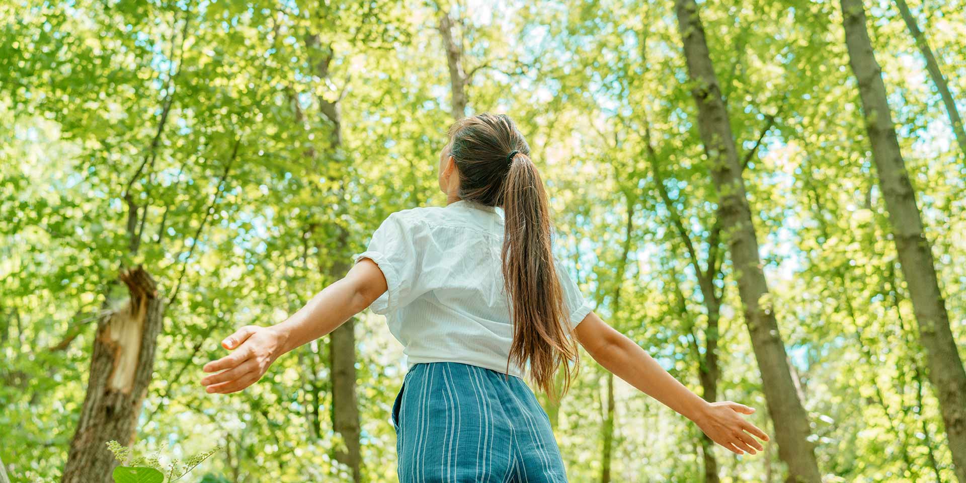 frau in wald, immunsystem