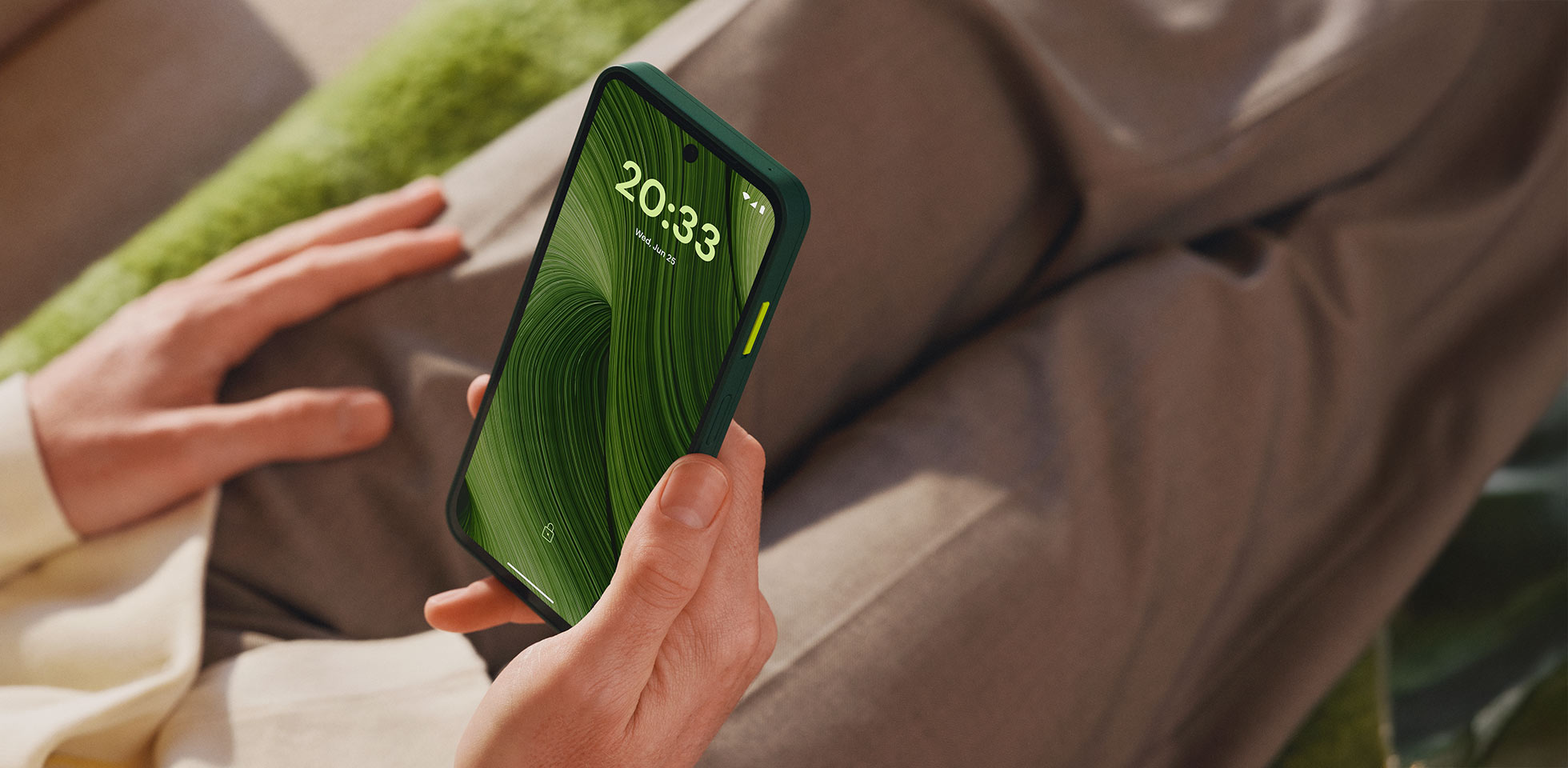 das fairphone 6 green hero