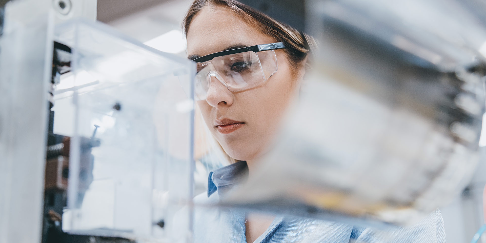 professional young industrial factory man employee rking with machine parts putting, checking and testing industrial equipments cables in large electric electronics wire and cable manufacturing plant factory warehouse. symbolbild frauen in mint