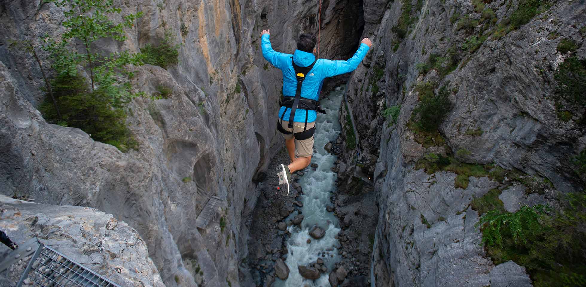 der canynon swing grindelwald. symbolbild abenteuer in  schweiz