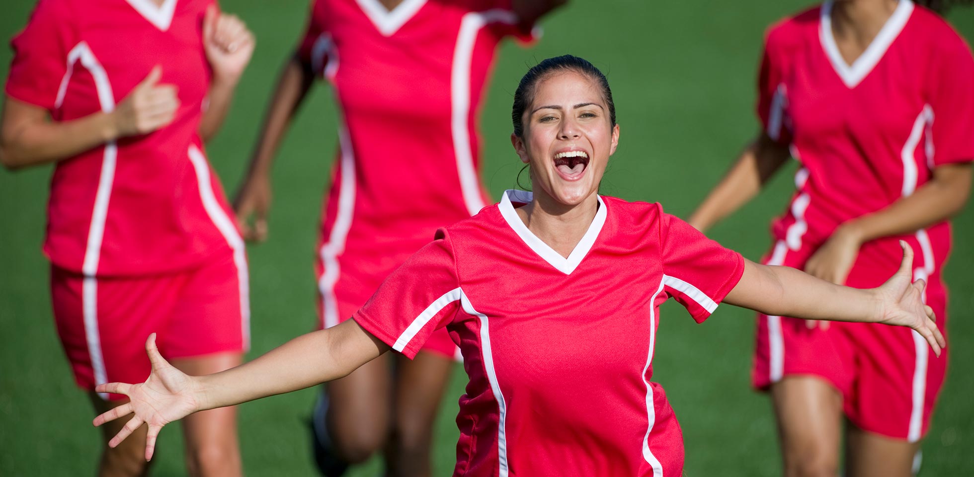 fussballspielerinnen,  ein tor feiern. symbolbild frauen-em