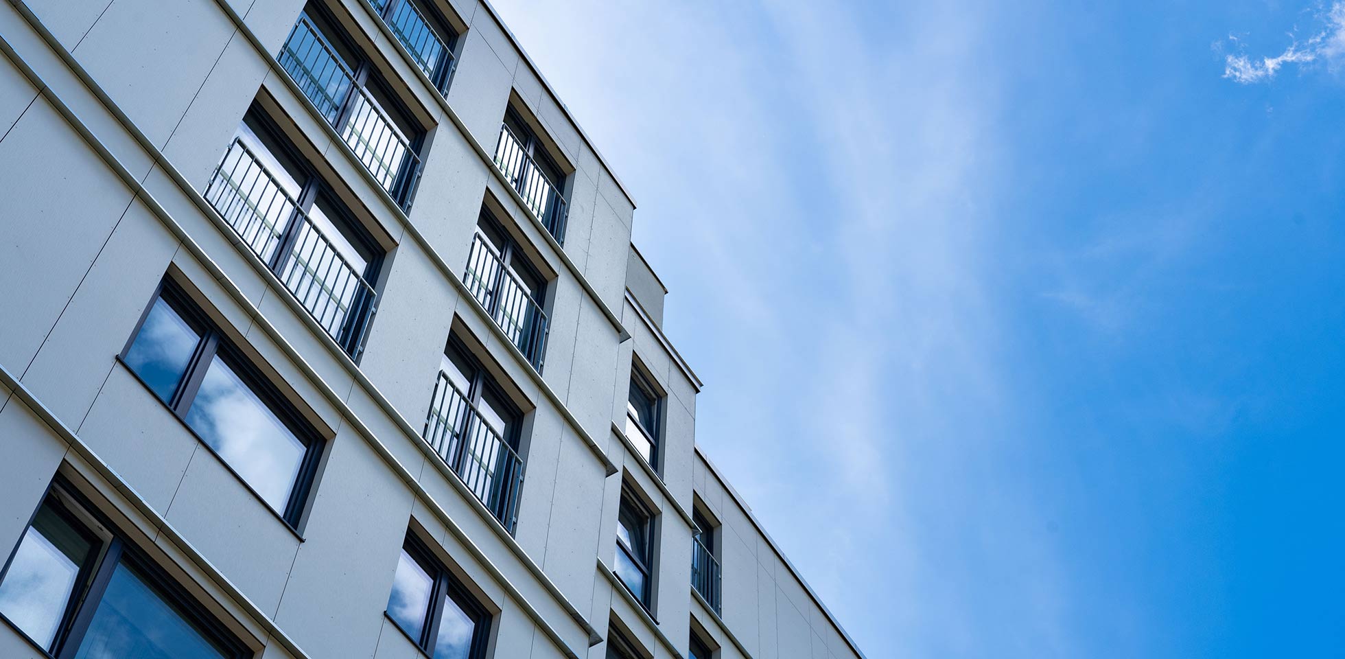 ansicht hausfassade. symbolbild faserzement-  gipsfaserplatten