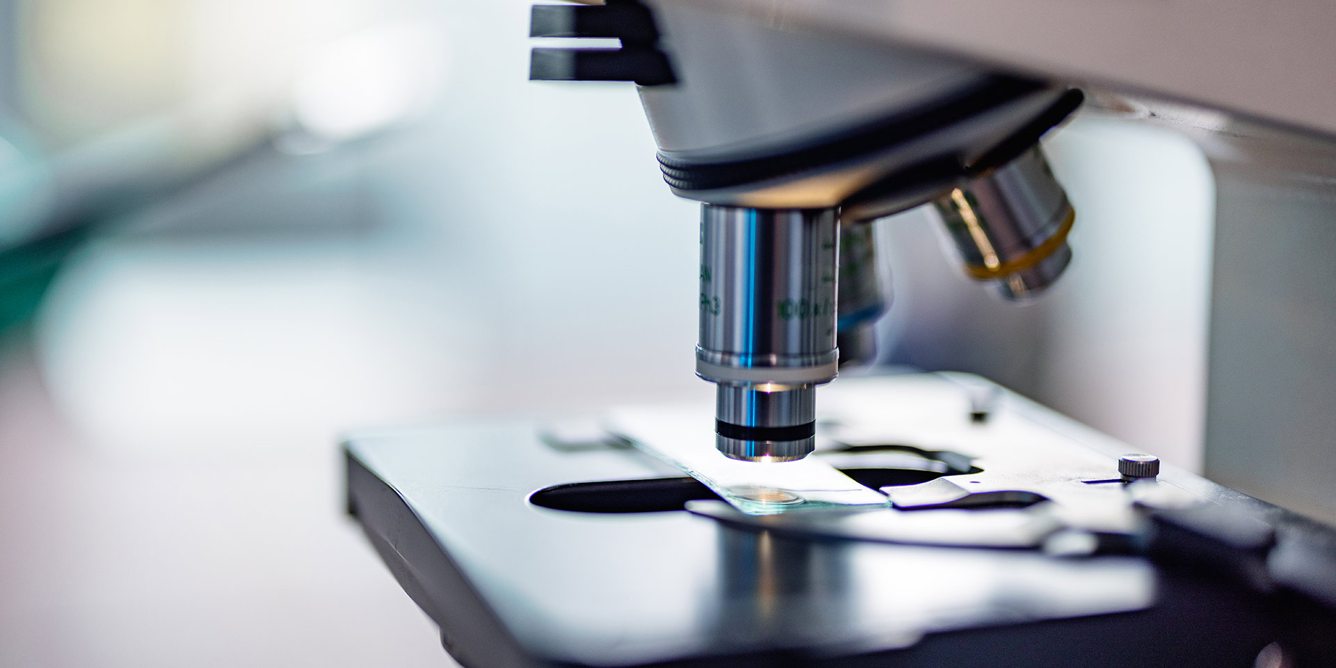 close up of microscope lenses, forschung