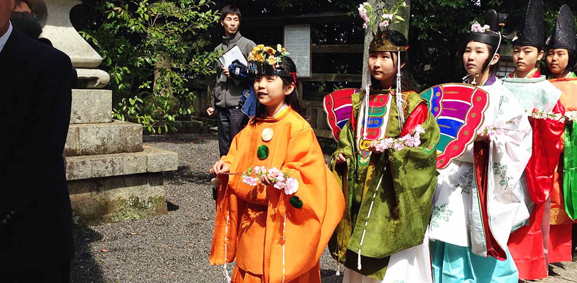 hana sjozume no matsuri. april 6, 2014. because of bad weather, it  rainy weather festival. girls dressed in costumes of the heian era.