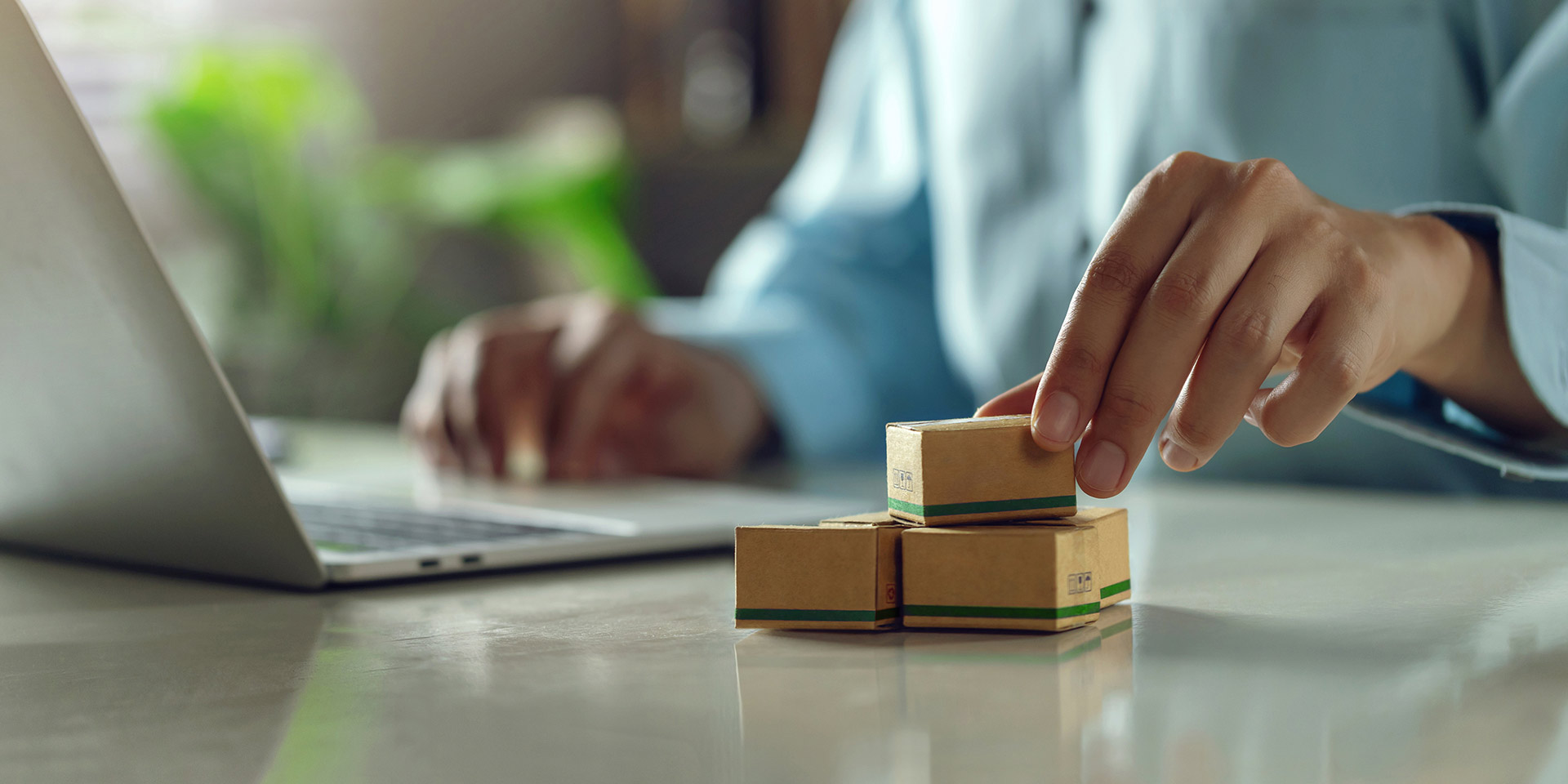 green logistics or sustainable global transport.sustainable logistics businessman planning with parcel and eco packaging on desk.transport management system technology for clean energy eco friendly. dekarbonisierung